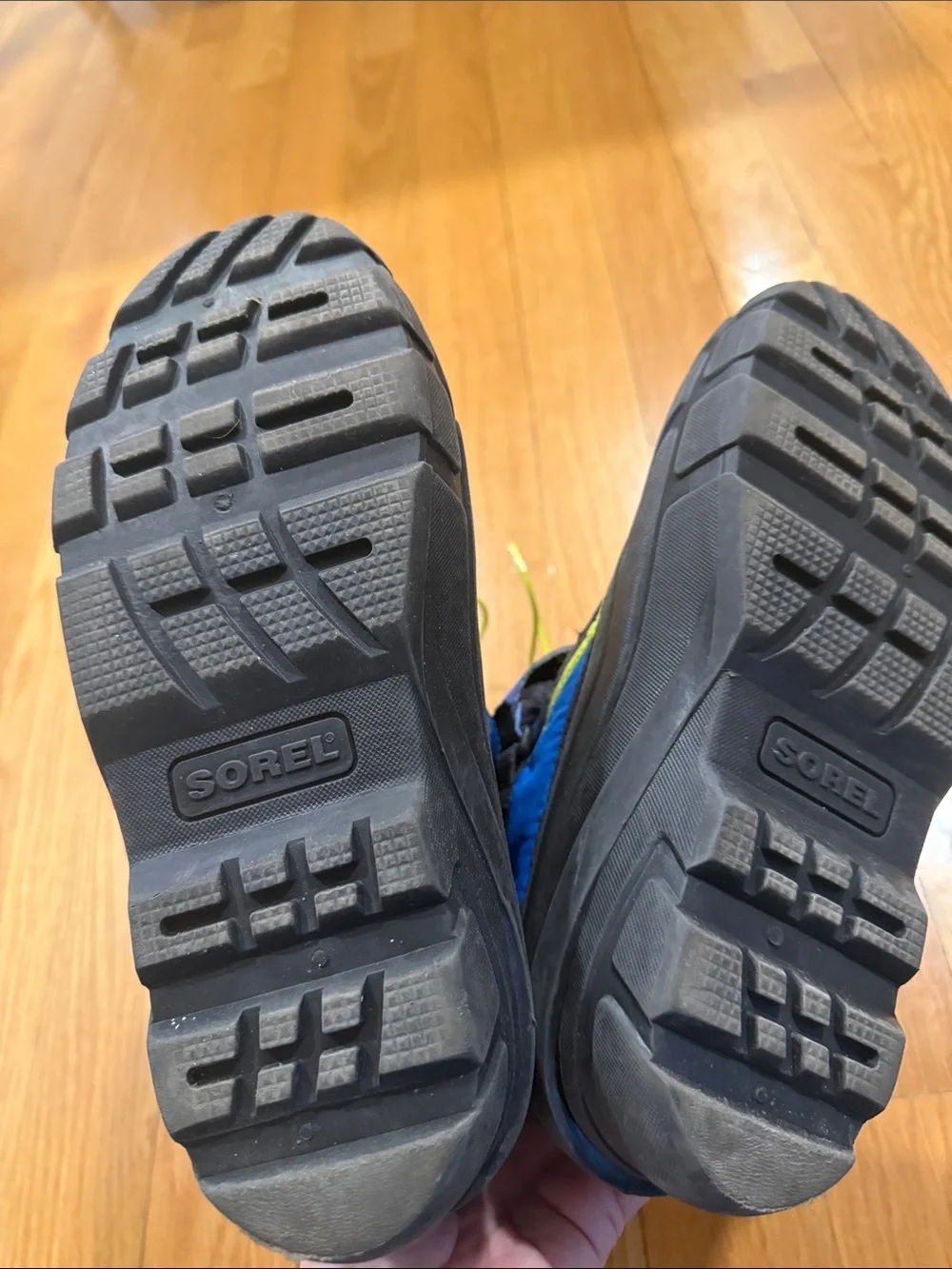 Sorel boys snow